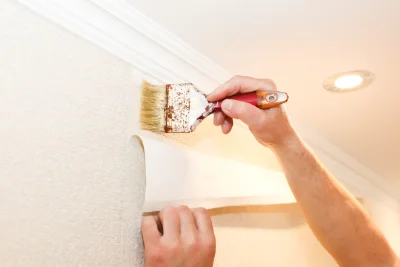 Pose de papier peint à Vallière — revêtements muraux et toiles de verre